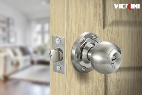 REPLACE A DOOR KNOB BY YOURSELF IN JUST 15 MINUTES